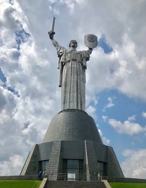 ウクライナ祖国の母の像