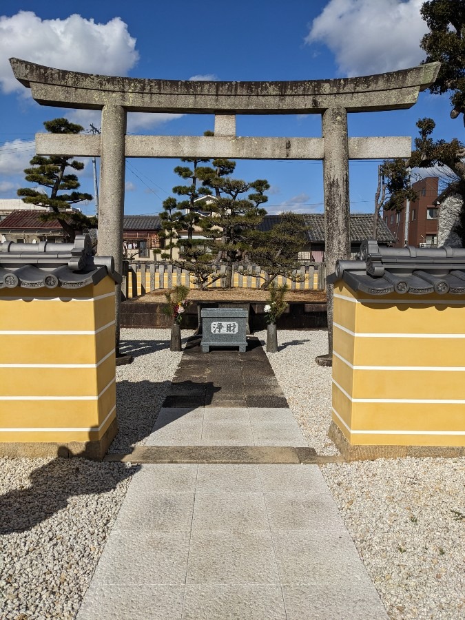 徳川家康公の父君のお墓です。